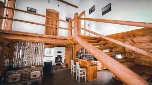a living room with a large wooden ceiling at Cabana Huta Slavia in Şinteu