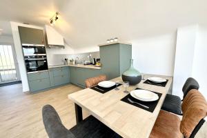 Kuchyň nebo kuchyňský kout v ubytování T2 Neuf Top Cocooning Terrasse - Face à la mer
