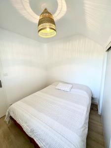 Postel nebo postele na pokoji v ubytování T2 Neuf Top Cocooning Terrasse - Face à la mer