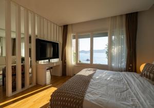TV a/nebo společenská místnost v ubytování Lumi by Atasagon Well-being Bodrum