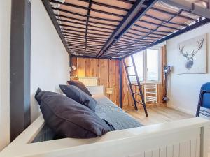 Katil atau katil-katil dalam bilik di Studio chaleureux rénové au pied des pistes +2 gambar