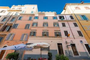 a building with an umbrella in front of it at H77 Apartments - Maison D'Art Collection in Rome