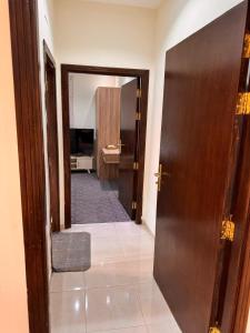 Ένα μπάνιο στο لاقينا هوم- شقق مخدومة شظاه