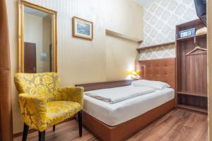 Postel nebo postele na pokoji v ubytování Hotel Urania