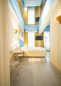 Postel nebo postele na pokoji v ubytování Hotel Urania