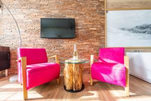 TV a/nebo společenská místnost v ubytování Hotel Urania + 37 fotografií