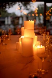 a group of candles sitting on a table with wine glasses at פינה בראש מלונאות ותיירות in Rosh Pinna +58 photos