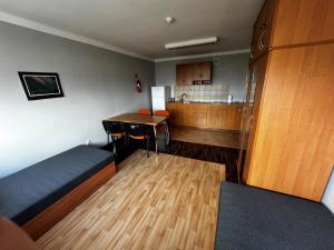 Kuchyň nebo kuchyňský kout v ubytování Dom Studenta PUZ w Suwałkach