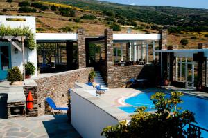 Utsikt över poolen vid Aiolos Hotel Andros eller i närheten