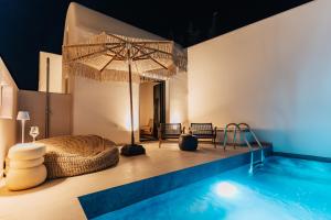 Πισίνα στο ή κοντά στο Erthā Suites with private pools