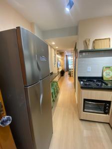 Kuchyň nebo kuchyňský kout v ubytování Apartamento Pertinho do Mar - Praia das Castanheiras - Centro - Melhor localização - Com Wi-Fi