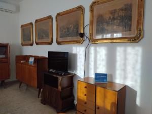 TV a/nebo společenská místnost v ubytování La Terrazza su Monza Casa Vacanze