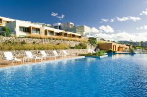 Bazén v ubytování Lumi by Atasagon Well-being Bodrum nebo v jeho okolí
