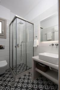 Phòng tắm tại Plaka Villas Naxos - Villa Matina Villa Sofia +46 ảnh