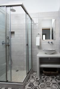 Phòng tắm tại Plaka Villas Naxos - Villa Matina Villa Sofia