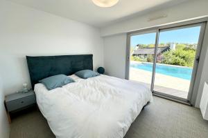 Postel nebo postele na pokoji v ubytování Luxury ! Villa d’architecte piscine - Vue mer 180