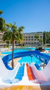 Bazén v ubytování Eldar Resort Hotel nebo v jeho okolí