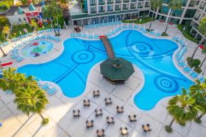 Bazén v ubytování Eldar Resort Hotel nebo v jeho okolí