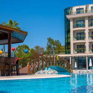 Bazén v ubytování Eldar Resort Hotel nebo v jeho okolí