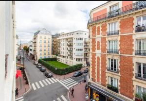 an aerial view of a city street with buildings at Le Raspail - Charmant appartement proche Paris in Levallois-Perret
