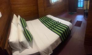 Postel nebo postele na pokoji v ubytování MUM Jungle Inn
