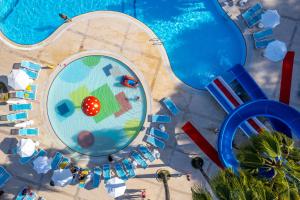 Bazén v ubytování Eldar Resort Hotel nebo v jeho okolí