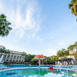 Bazén v ubytování Eldar Resort Hotel nebo v jeho okolí
