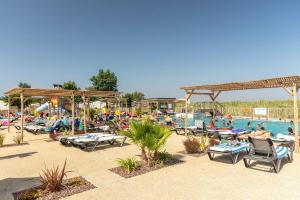Bazén v ubytování Camping 4 étoiles à Sète nebo v jeho okolí