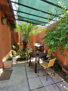 Κήπος έξω από το OASIS II Las Moras, con cochera y jardin