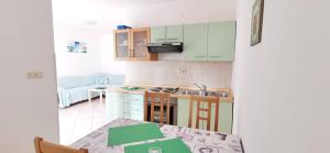 Kuchyň nebo kuchyňský kout v ubytování Apartments Posta