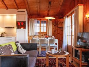 Posezení v ubytování Chalet Magicien by Interhome + 22 fotografií