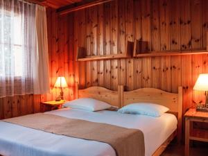 Letto o letti in una camera di Chalet Magicien by Interhome