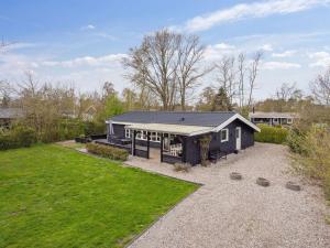 Zahrada ubytování Holiday Home Mahalia - 300m from the sea by Interhome