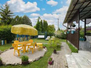 Vonkajšia záhrada v ubytovaní Apartment Gagarin 1 - MAF136 by Interhome