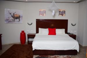 Postel nebo postele na pokoji v ubytování Wingate Hotel