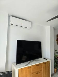 Μια τηλεόραση ή/και κέντρο ψυχαγωγίας στο Casa Pakyta