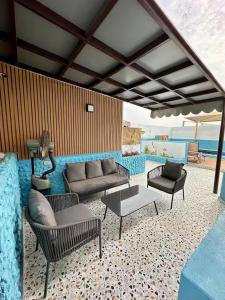 Posezení v ubytování Private Rooms in Shared Beach Chalet - 1 + 7 fotografií