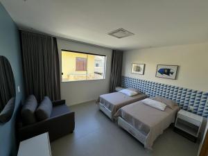 Ένα ή περισσότερα κρεβάτια σε δωμάτιο στο Casa luxuosa na Praia de Guarajuba Bahia