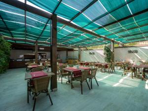Restaurace v ubytování Eldar Resort Hotel