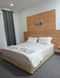 Postel nebo postele na pokoji v ubytování Private Rooms in Shared Beach Chalet - 1