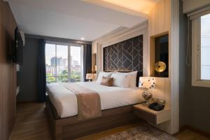 Ένα ή περισσότερα κρεβάτια σε δωμάτιο στο Aspira Suites Sukhumvit 20