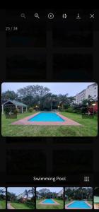 una vista di una piscina su uno schermo televisivo di Stralenberg a Margate