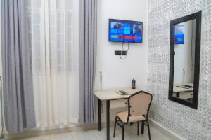 TV a/nebo společenská místnost v ubytování Fuego Hotel