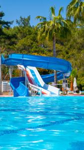 Bazén v ubytování Eldar Resort Hotel nebo v jeho okolí