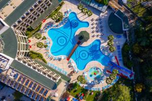 Bazén v ubytování Eldar Resort Hotel nebo v jeho okolí