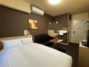 Un ou plusieurs lits dans un hébergement de l'établissement Hotel Route-Inn Miyako