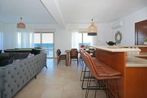 Posezení v ubytování Cape Panorama Villa
