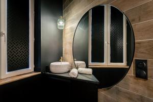 Ảnh trong thư viện ảnh của La Clé - Studi Osé - Clim - Baignoire à Bulles - Wifi ở Toulon