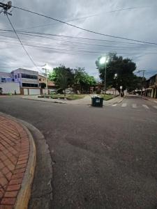 an intersection of an empty street with a street light at Arraial do Cabo - Flat Paraíso II in Arraial do Cabo +4 photos
