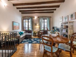 a living room with a table and a couch at Estay - Charm in Villanova in Cagliari